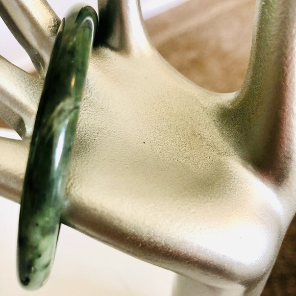 Vintage Green Stone Bangle Bracelet - Picture 4 of 17